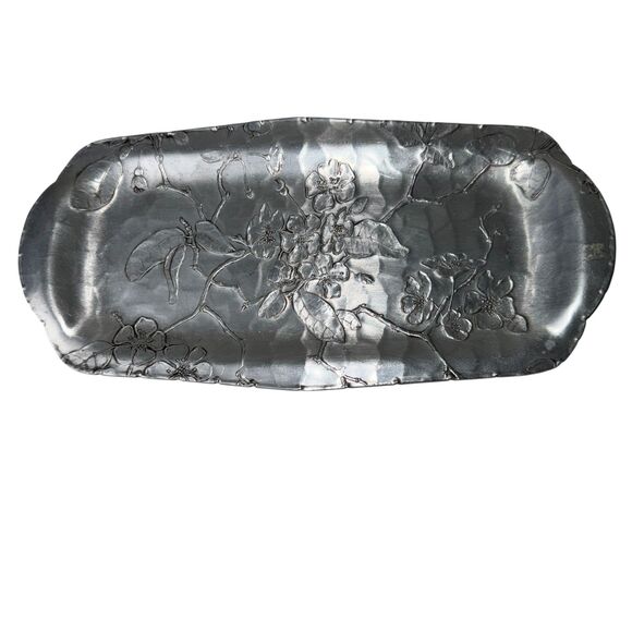 Vintage Wendell August Forge Tray Hand Hammered Aluminum Floral Dogwood Flowers - Picture 1 of 3